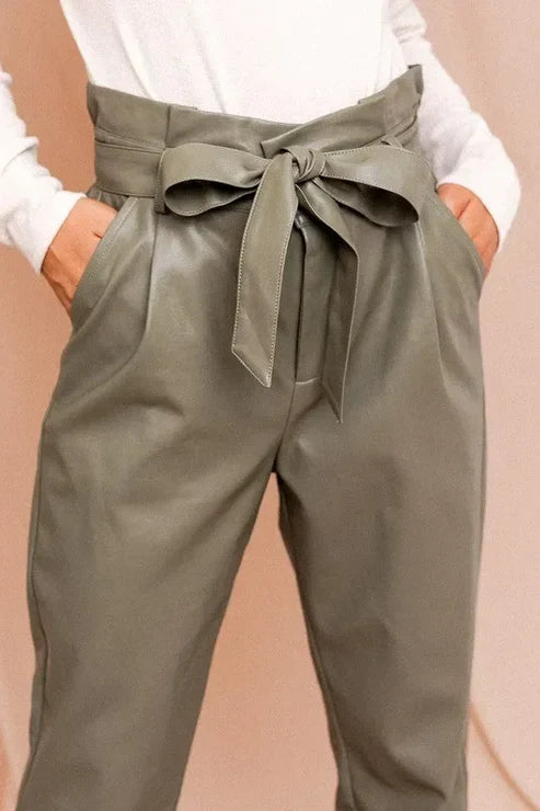 Pantalon Taille Haute (55% coton, 45% polyuréthane) Effet Cuir Végétalien Femme