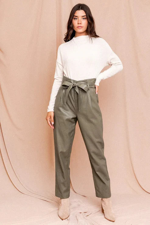 Pantalon Taille Haute (55% coton, 45% polyuréthane) Effet Cuir Végétalien Femme